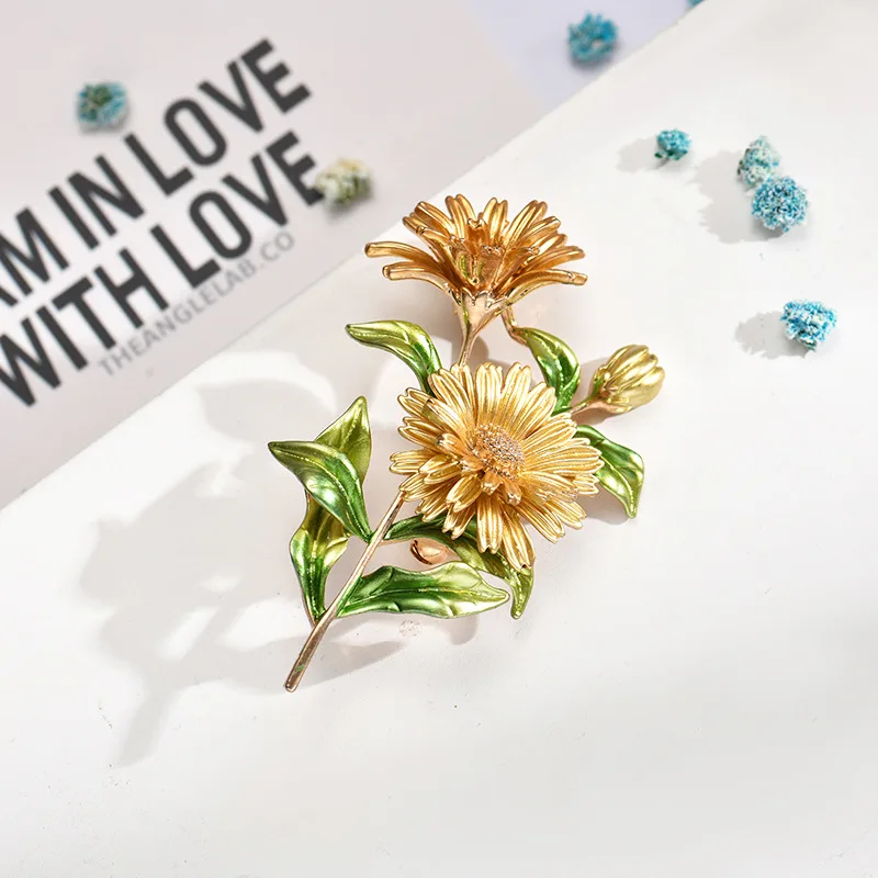 SKEDS Elegant Creative Enamel Flower Daisy Brooch Pin For Women Fashion Sunflower Wedding Party Accessories Corsage Brooches