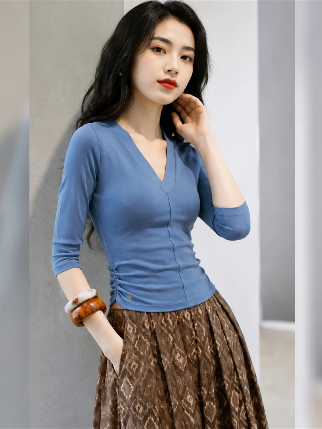 Slimming Effect V-Neck Pure Color Top Stylish Korean Style Commute Silk Women's Fashion Summer 2026 Poetic Lin Brand