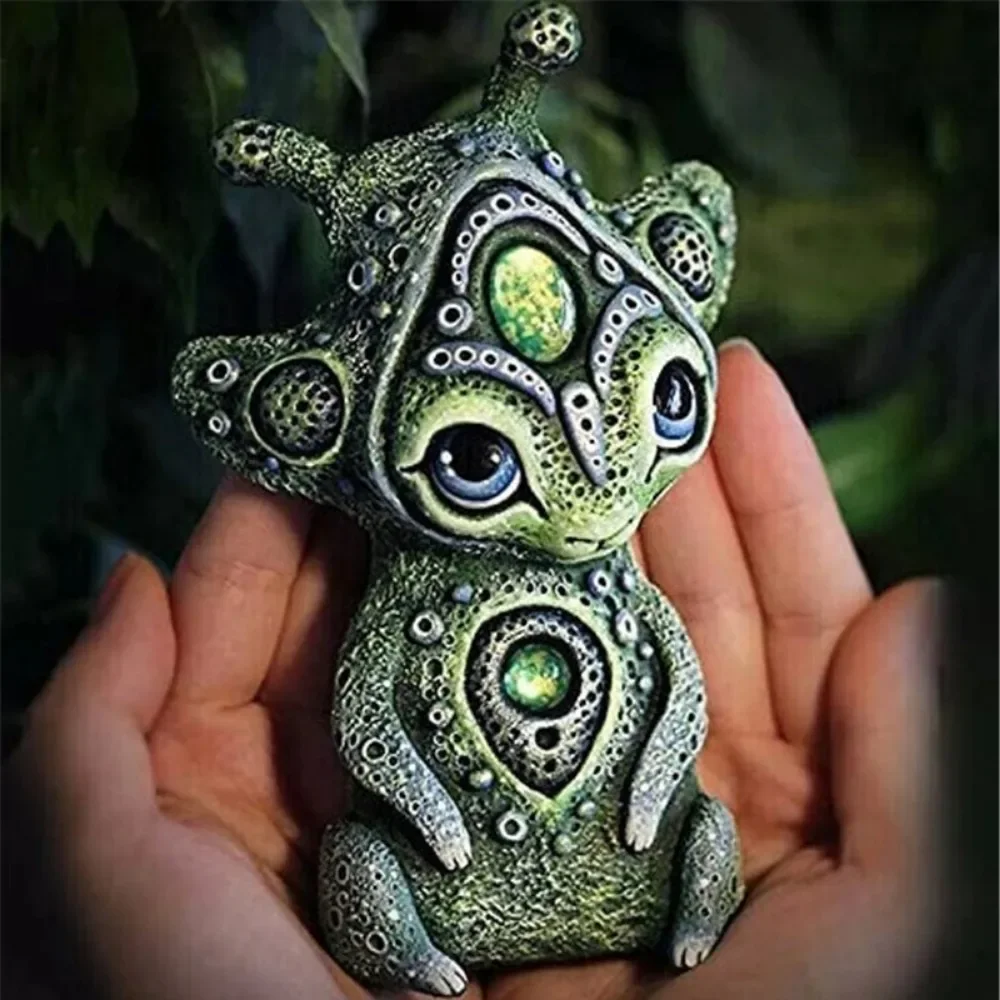 New Creatures Fantasy World Resin Statue Home Decor Handmake Three-Eyed Alien Garden Ornaments Decoration Figurine Artifact Gift