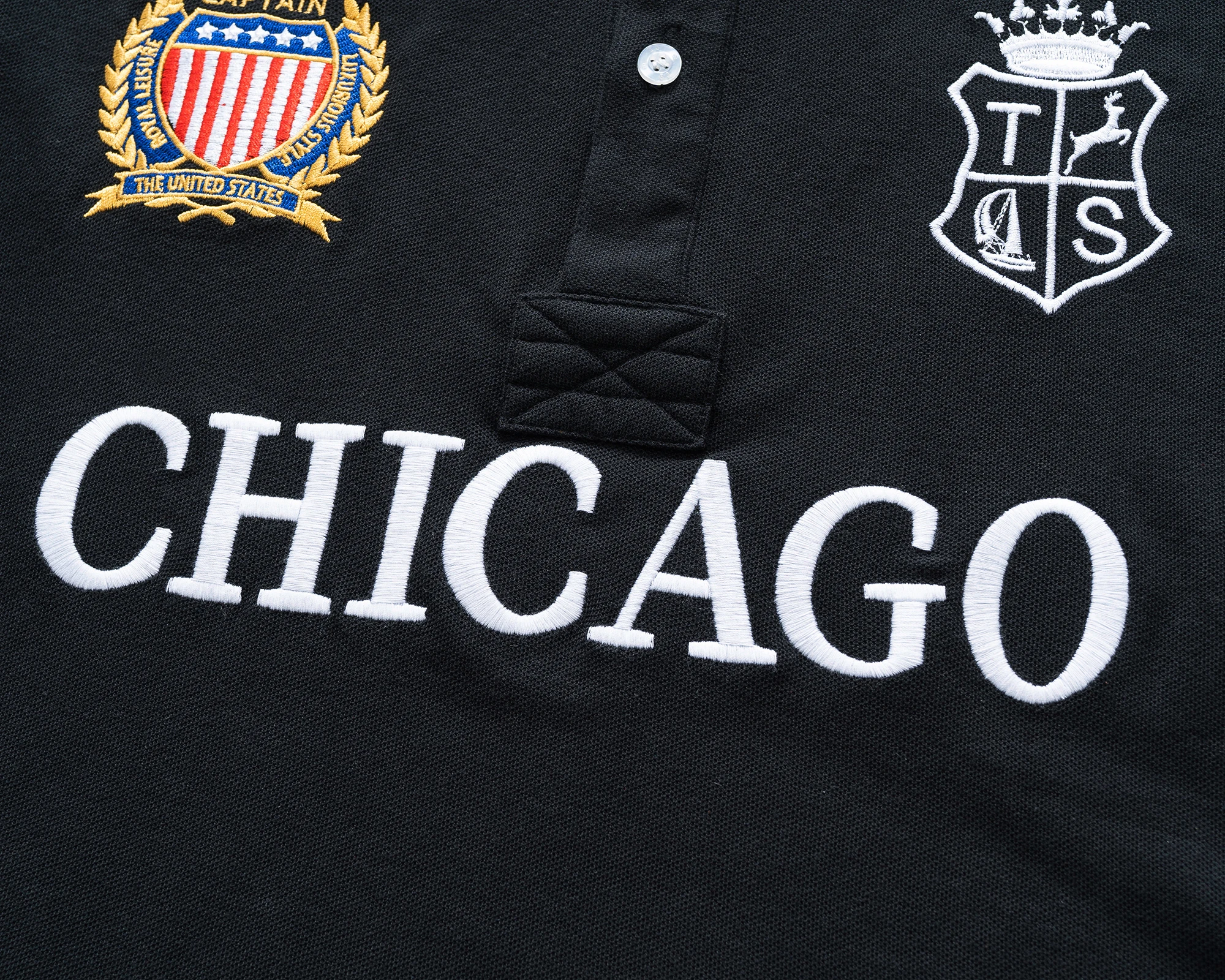 Herren Poloshirt USA Chicago Kurzarm Royal Freizeit Sport Party Baumwolle Bestickt Mit Schlitz Kontrastfarbe Original – Detail 15