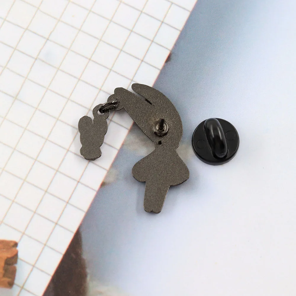 Hollow Knight Emaille-Pin Hornet und Knight Brosche Niedlicher Spielcharakter Anstecknadel Abzeichen Rucksack Hut Schmuck Accessoires Fan-Geschenk – Detail 8