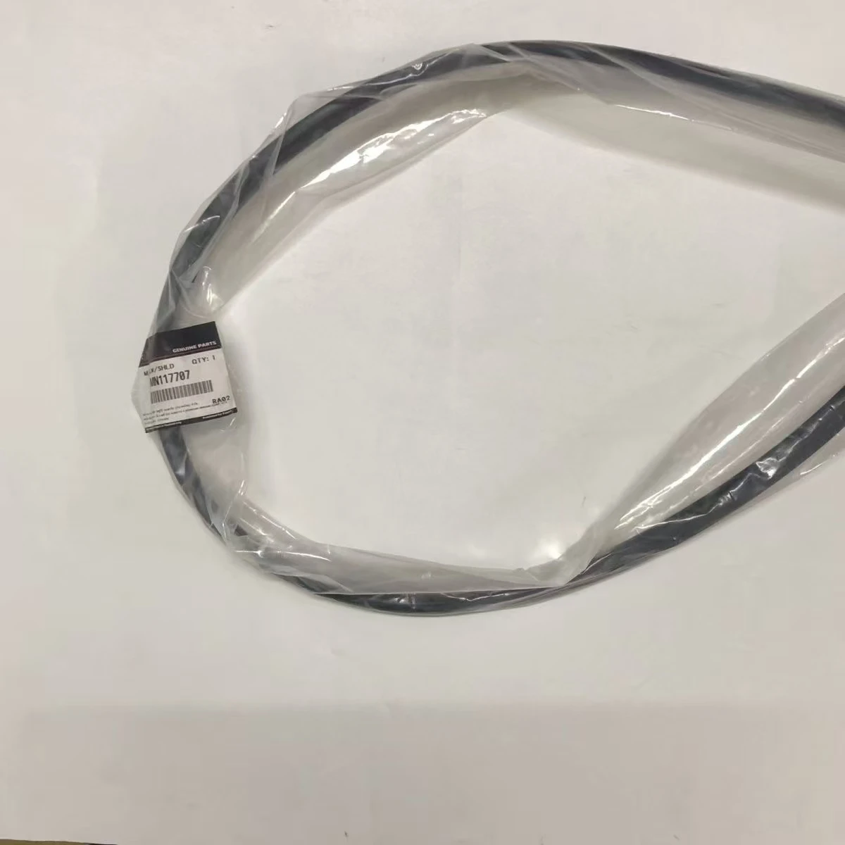 

MN117707 Уплотнительная лента лобового стекла для Mitsubishi Pajero Montero Sport L200