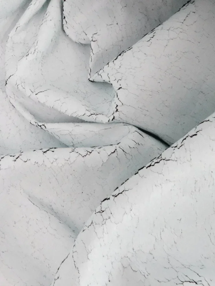 

Белая потрескавшаяся креативная ткань для одежды Креативный стиль одежды Дизайнерская ткань для шитья своими руками Материал оптом