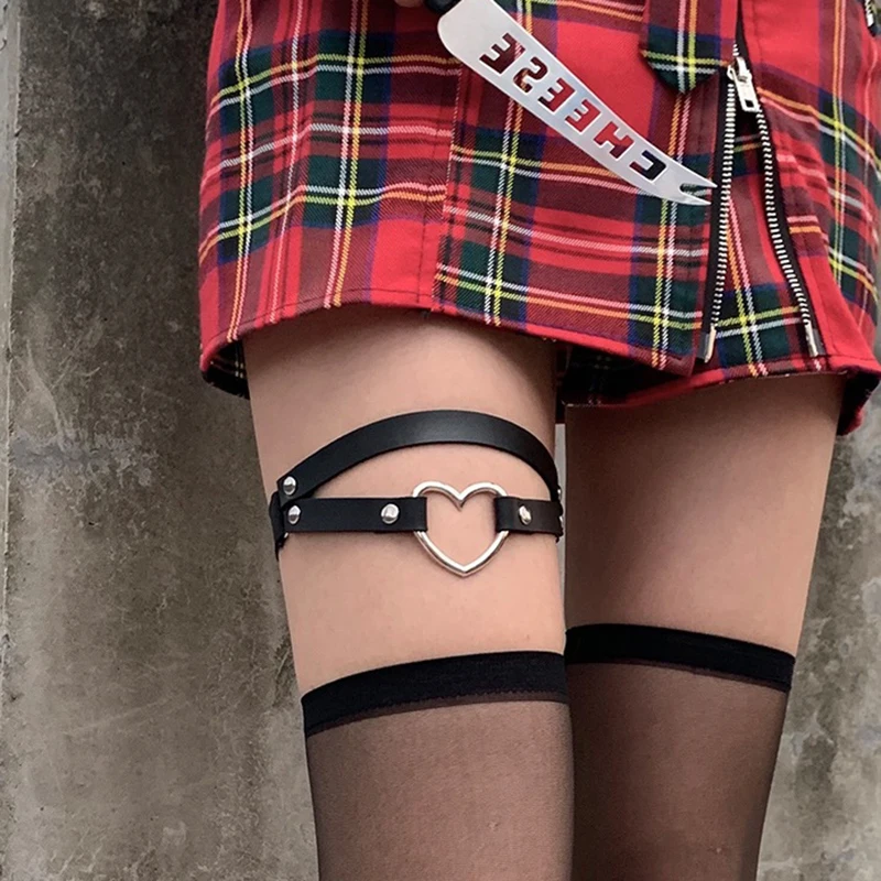 Women Sexy Stretch Leg Ring Garter Punk Gothic Heart Studs PU Leather Leg Chain Cosplay Suspender Stockings Clothing Accessories