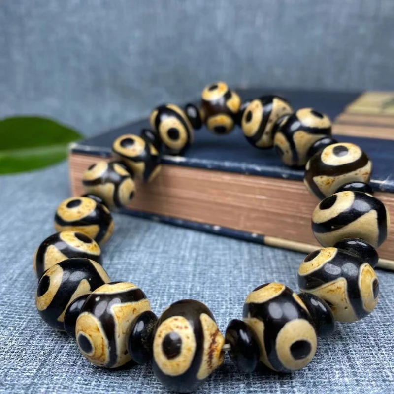 Tibetan agate tooth yellow three-eye abacus bead dzi bead bracelet,natural pulp coated high-oil men's and women's same bracelet.