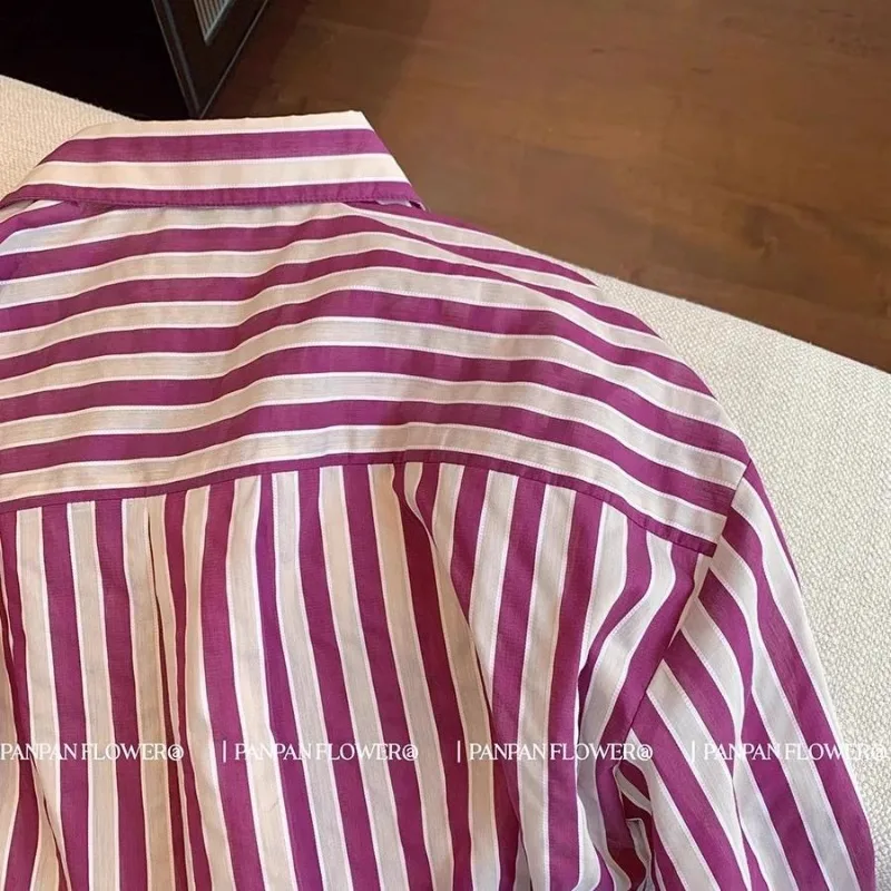 Camicia a righe viola dal design di nicchia da donna allentata retrò 2025 autunno nuovo temperamento versatile top corto