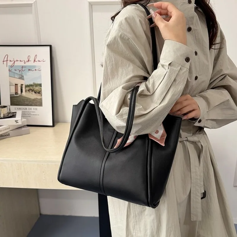 CEEKAY Damen-Tragetasche, cremeweiß, weiches PU-Leder, große Schulterhandtasche mit Schal-Detail und Beutel-Set, für den täglichen Pendelverkehr, lässig – Detail 17