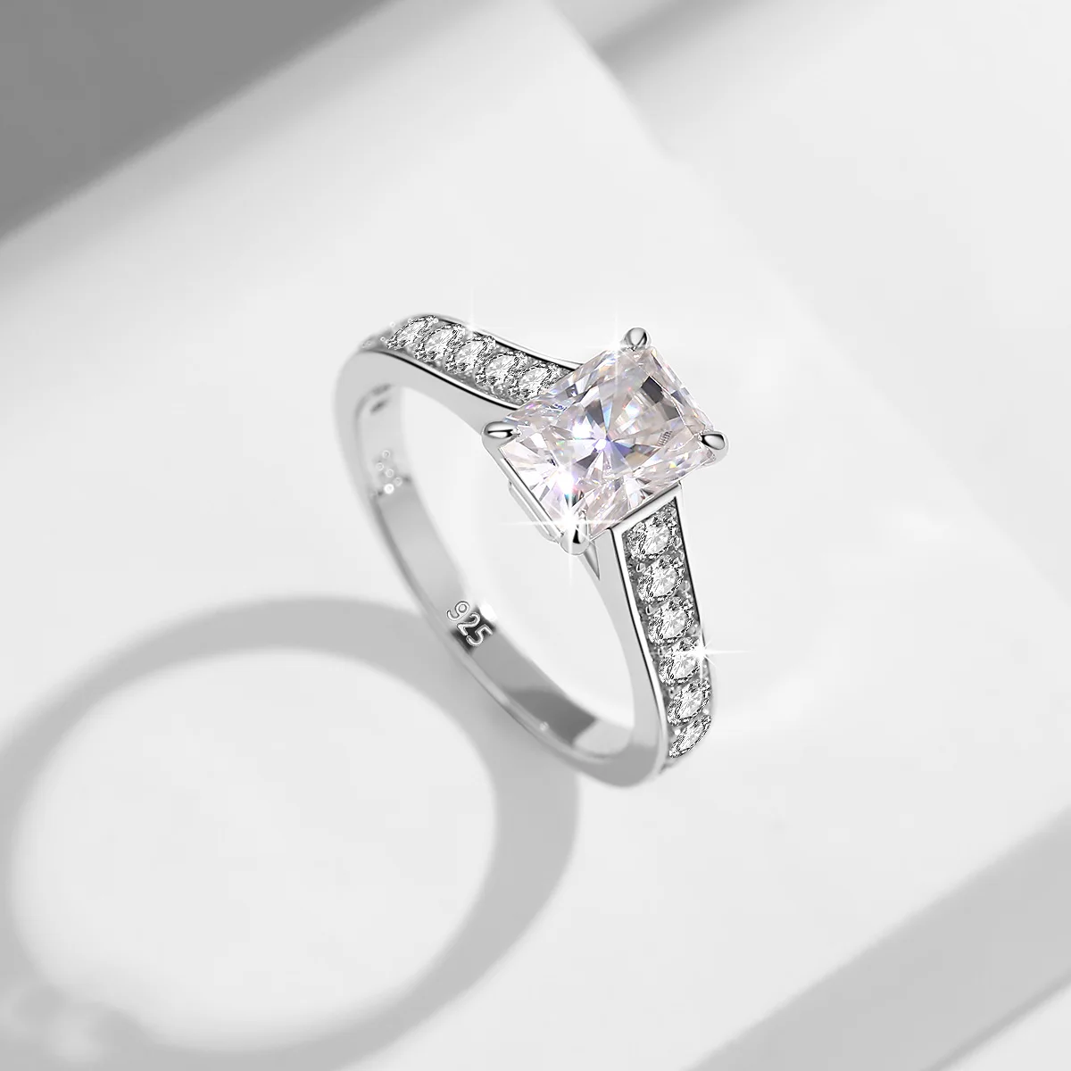 Gelbgoldener Moissanit-Ring im Smaragdschliff, 2 Karat, 6*8 mm, D-Farbe, Hochzeitsschmuck mit GRA-Zertifikat, luxuriöses Verlobungsgeschenk, Großhandel – Detail 6