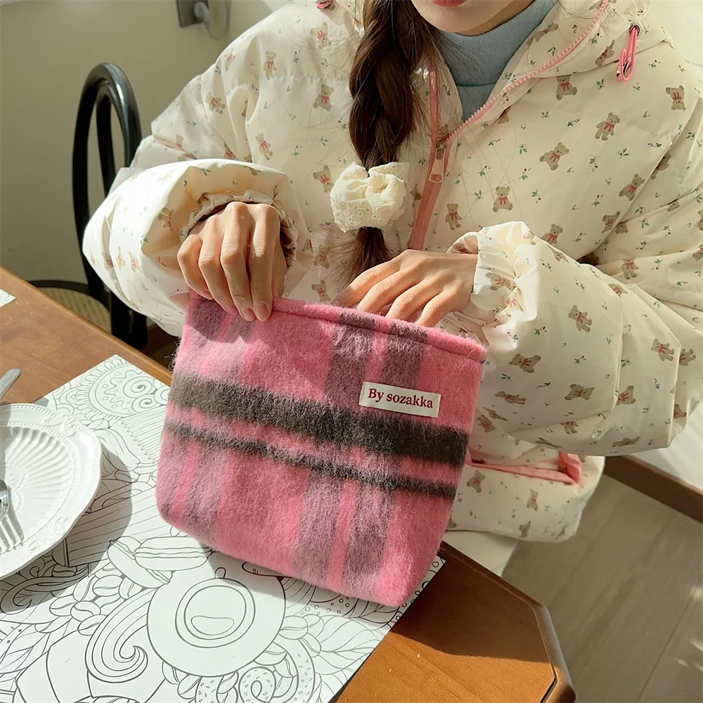 

Ins Корейская клетчатая косметичка в стиле ретро для женщин, клатч, большая вместительная шерстяная косметичка, косметичка, кошелек для монет, сумка для телефона