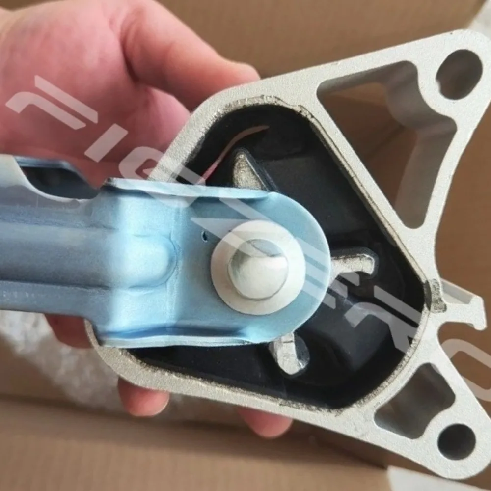 For Mercedes Benz W156 GLA180 GLA200 GLA260 GLA45 2462401709 Car Engine Upper Mounting Bracket Top Cushion Fixing Support
