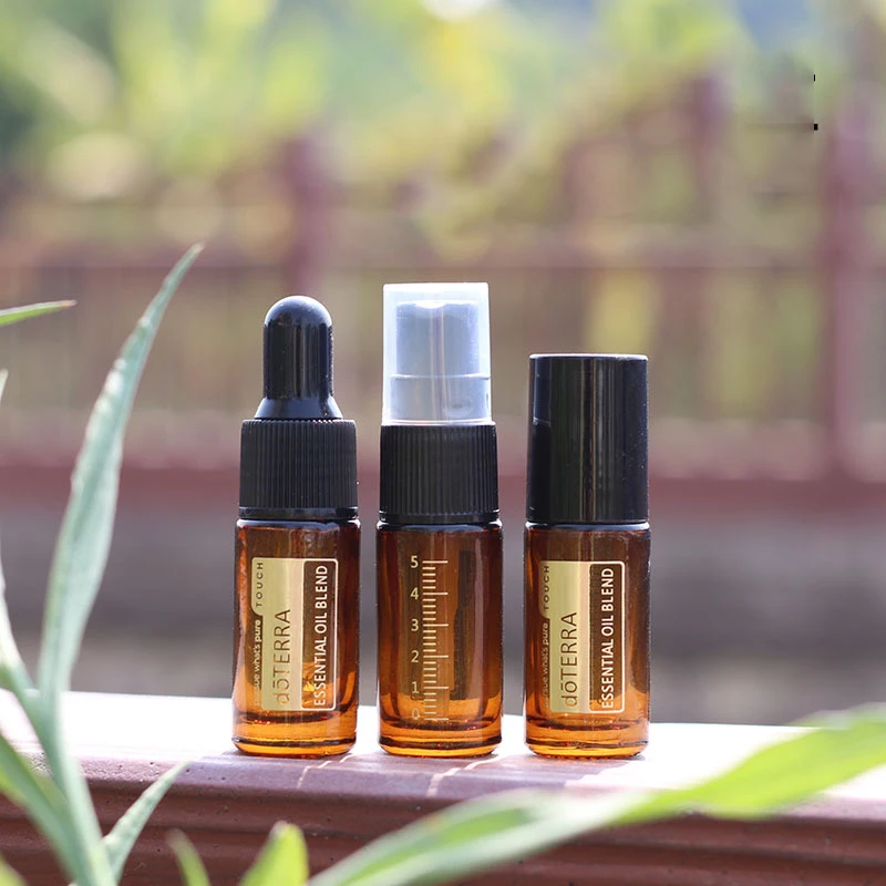 Bottiglia di vetro spesso da 5 ml con sfere di metallo Bottiglia vuota con rullo di olio essenziale Bottiglia di profumo riutilizzabile Bottiglia di fiala ambrata