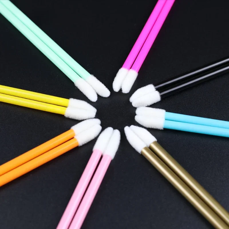 CNKESS بالجملة 50 قطعة فرشاة التجميل المتاح الشفاه أحمر الشفاه الشفاه لامعة الصولجانات القلم الأنظف قضيب ماكياج فرش أدوات