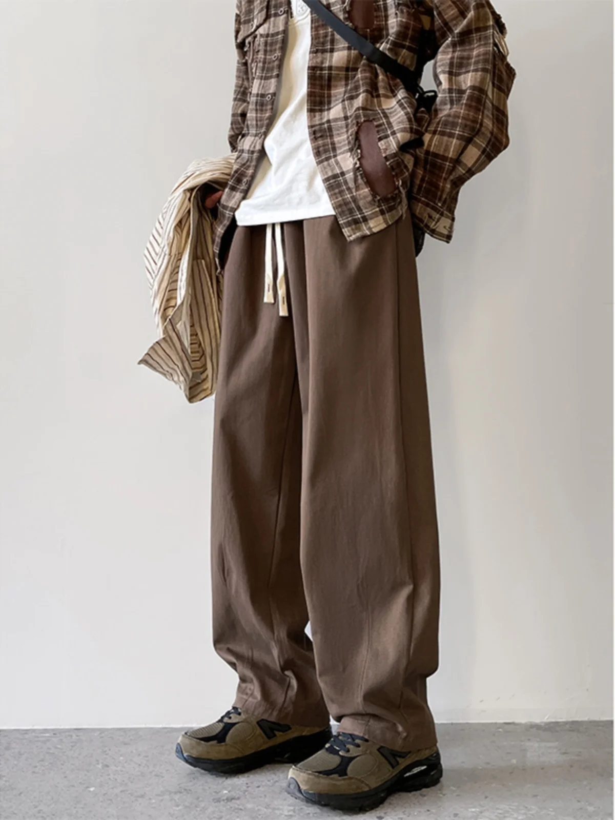 

Мужские повседневные брюки в японском ретро-стиле, весенние новые модные спортивные штаны в гонконгском стиле, свободные прямые широкие брюки с эффектом драпировки