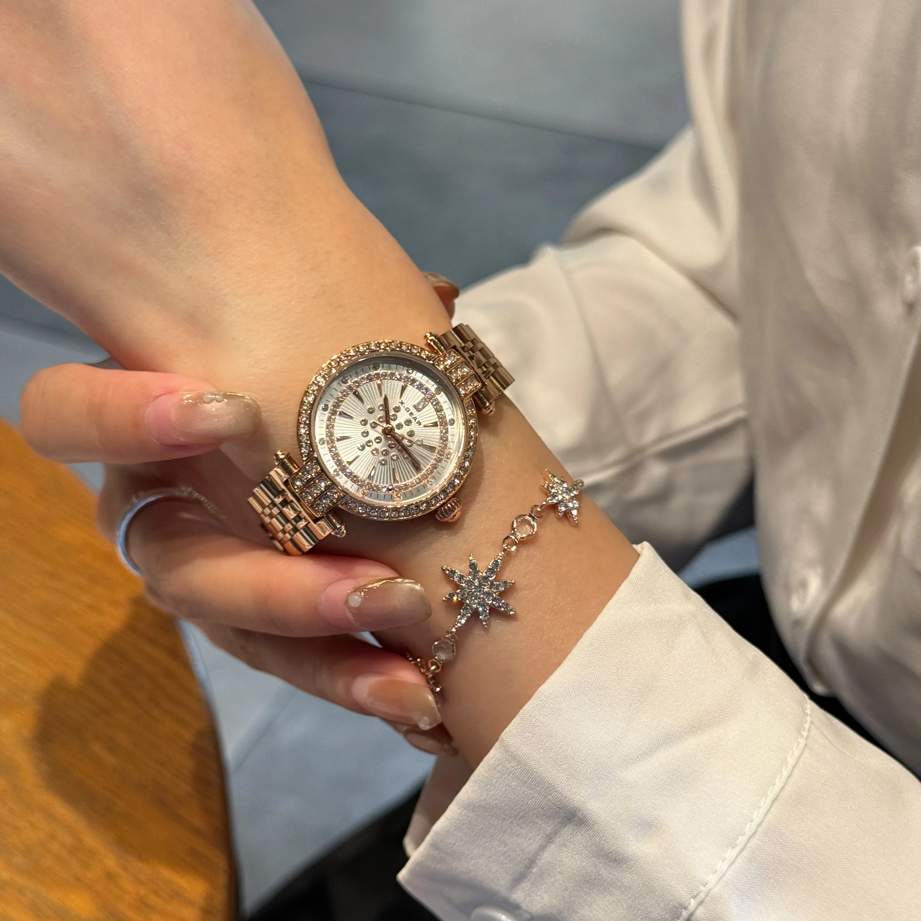 Luxury Rhinestone Women's Watch Fashion Quartz Timepiece with Stainless Steel Strap Sparkling Gift for Ladies