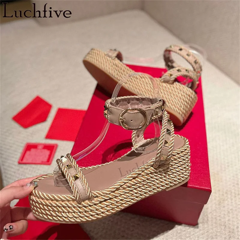 New Thick Bottom Wedges Heel Slippers Women Summer Fashion Week Rivet Sandals Leather Slippers Sexy Luxury Brand Slipsole Sandal