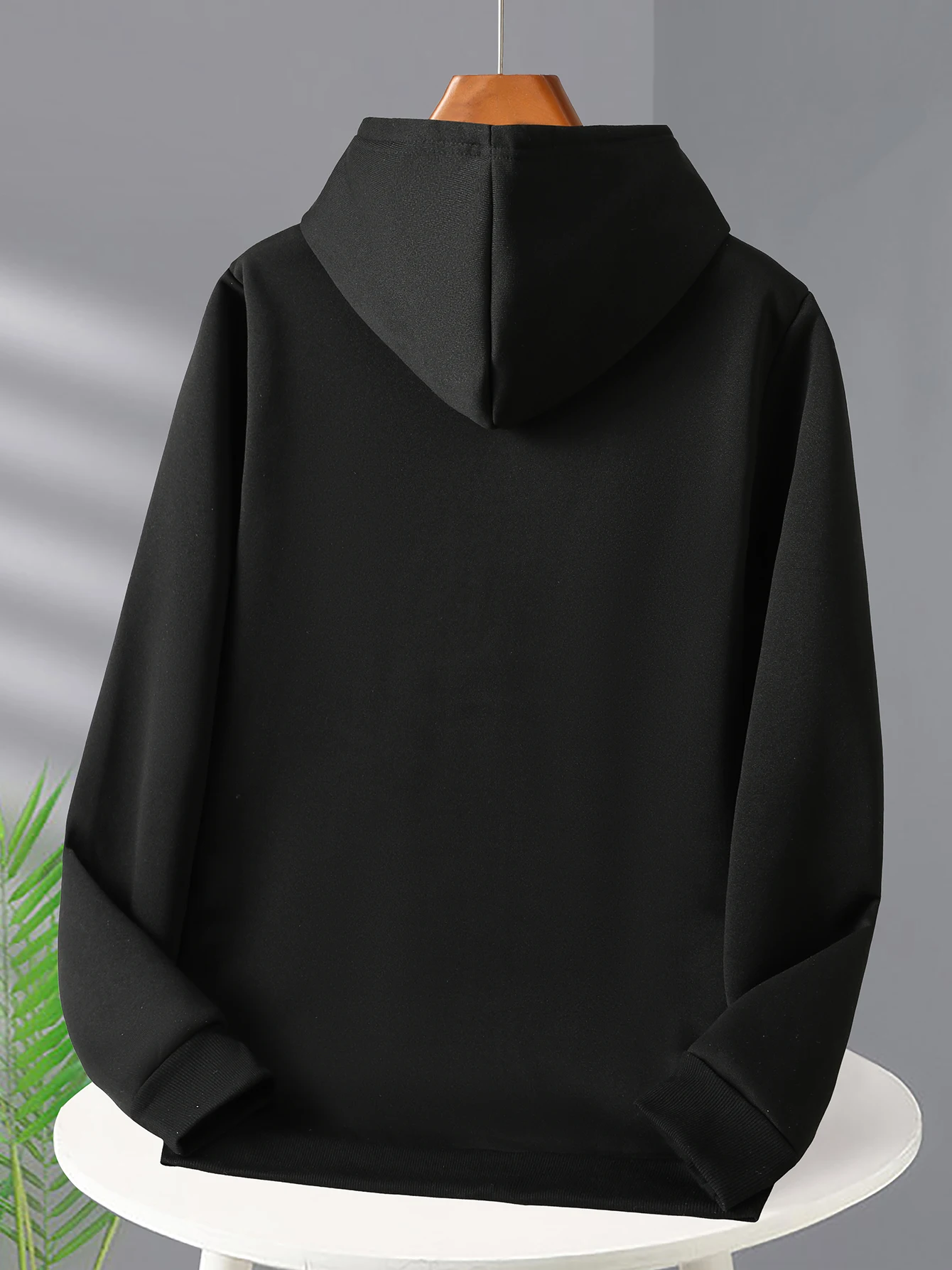 Men's Minimalist Hoodie for Everyday Outfits, with Hood and Functional Pockets, Comfortable Spring/Autumn Jacket