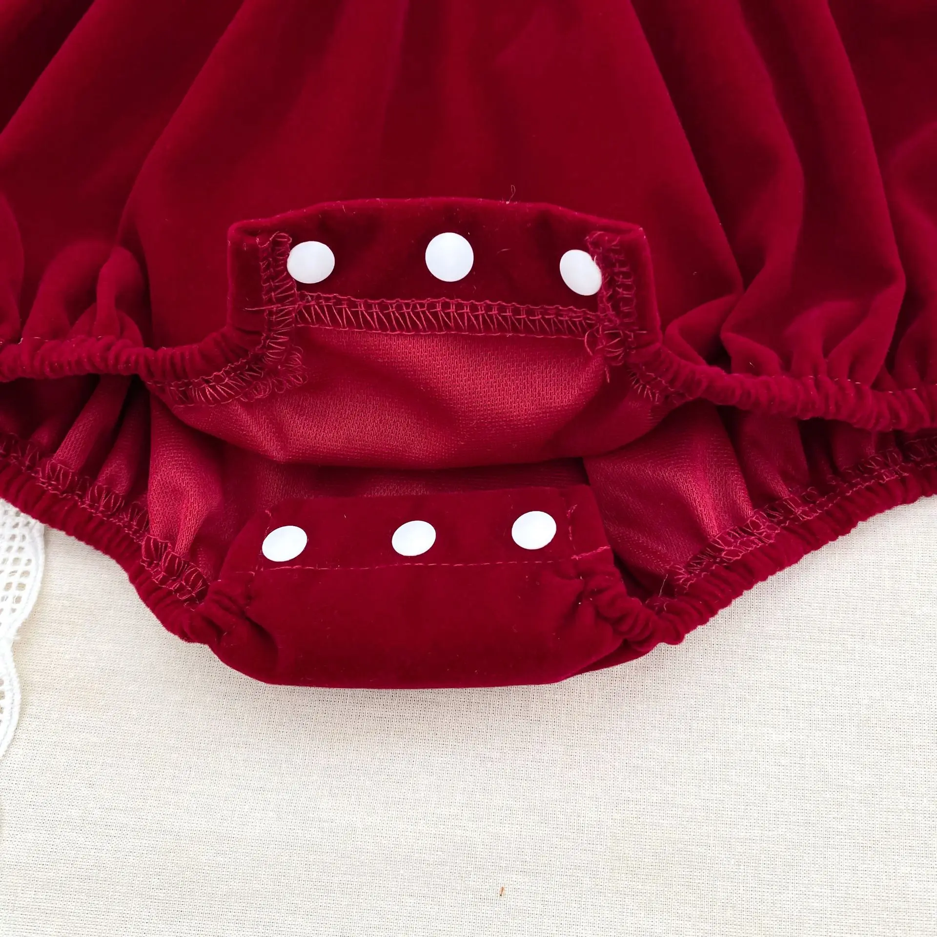 Roter Spitzen-Strampler für Babymädchen, langärmelig, Vintage-Body, Prinzessinnen-Outfit, Frühling/Herbst – Detail 12