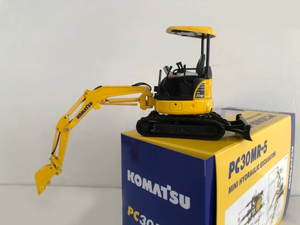 1:32 KOMATSU PC30MR-5 Excavator Diecast Model Construction vehicles Toy