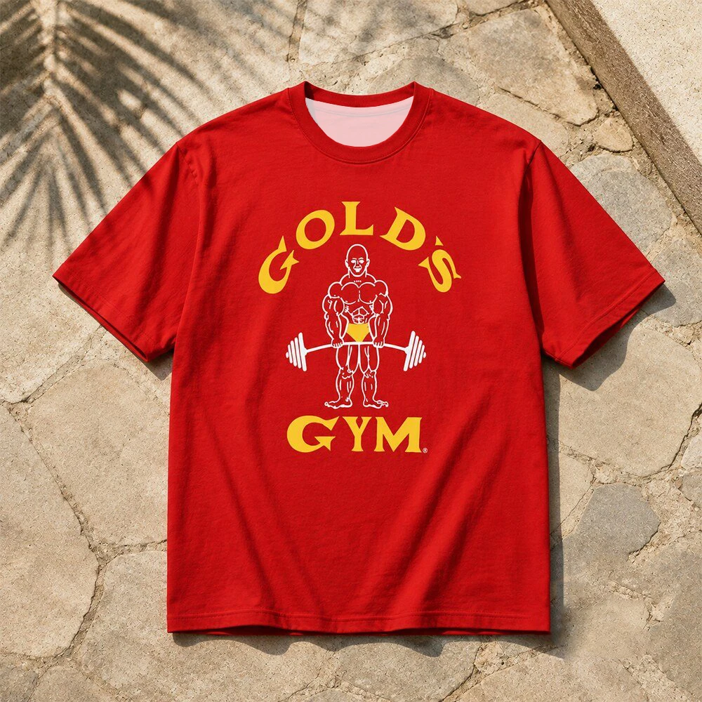 camiseta-masculina-gold's-gym-com-estampa-de-halterofilista-vermelha-manga-curta-retro-fitness-y2k-oversized-solta-casual-para-treino
