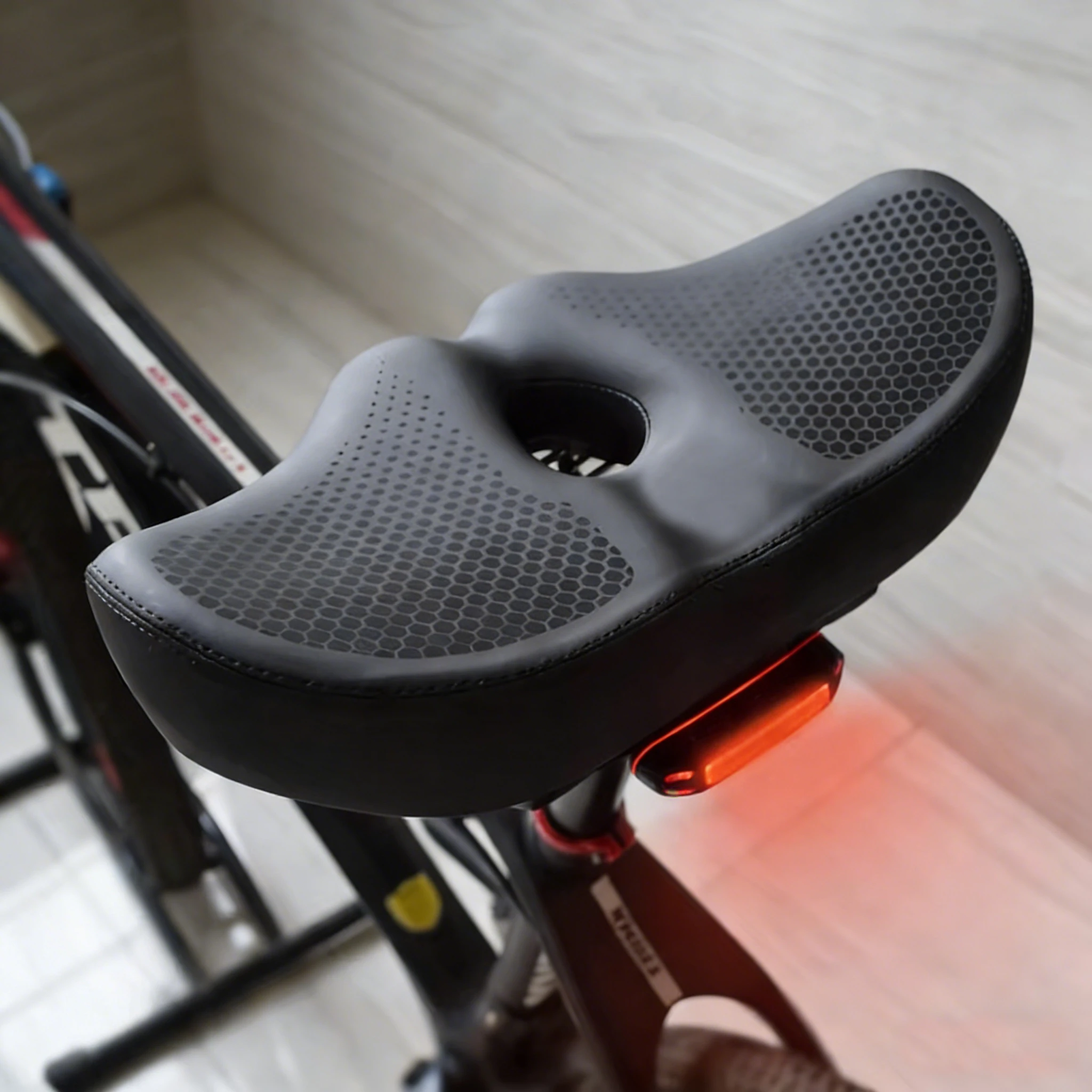 Noseless Bike Seat Cushion Extra Padding Comfortable Wide Bicycle Seat Oversized Soft Saddle for Bikes Mtb Road Bike Saddle