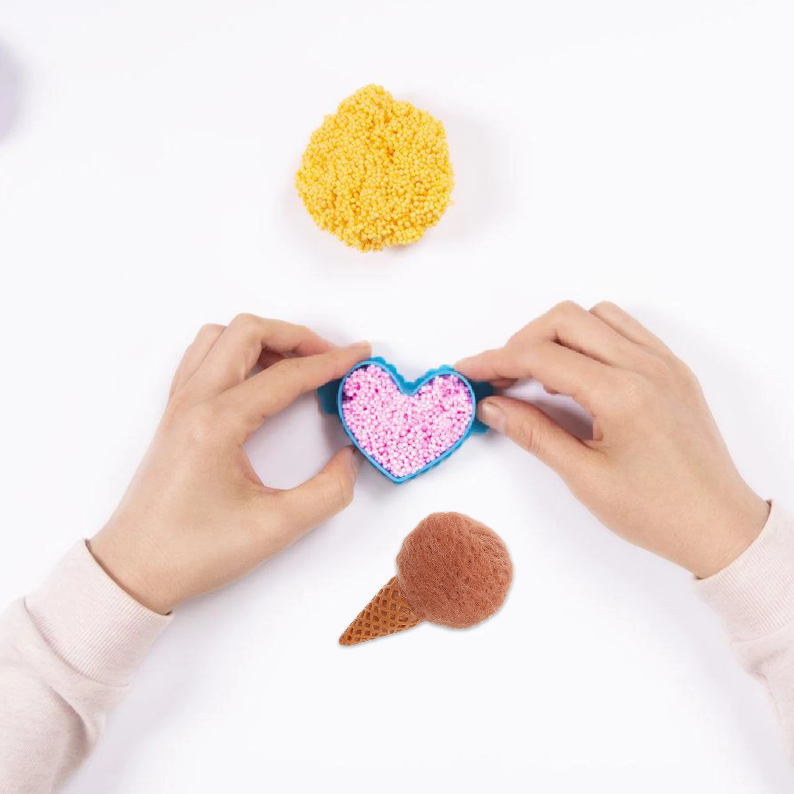 

4pcs Wool Felt Ice Cream Cone Craft Supply Bright Color Creative Shape Party Wedding Photography Prop Decorative nament