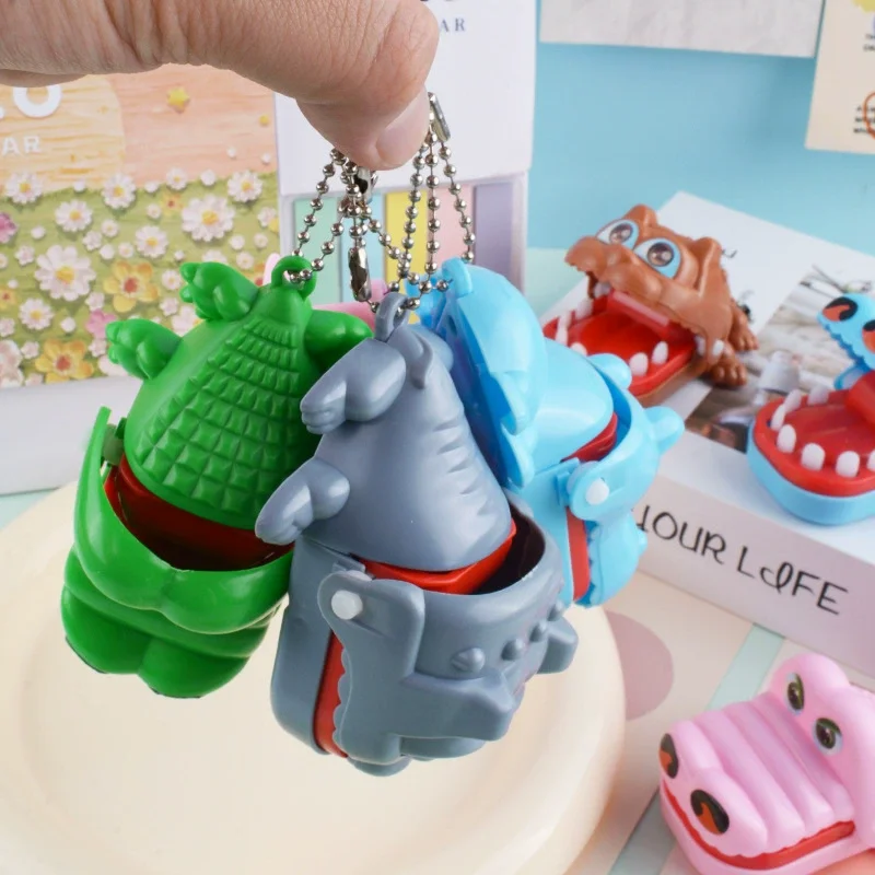 Classic Party Toys Mini Hand Biting Animal Mouth Pull-back Cartoon Toy Press Teeth Bite Fingers Tricky Toy Car