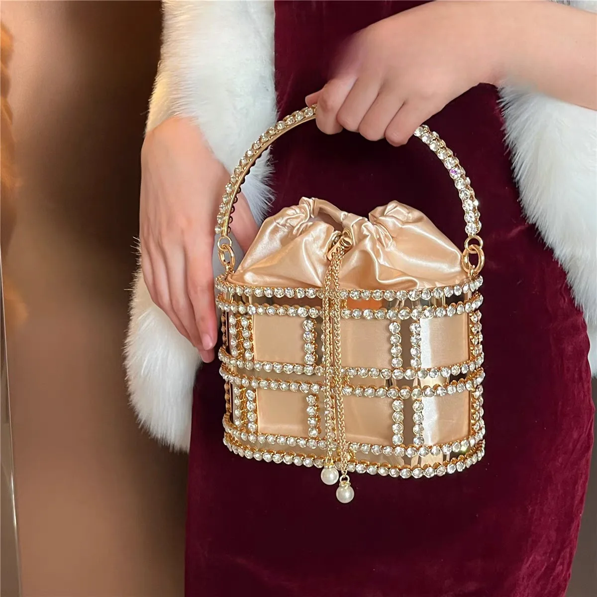 

JIOMAY 22025 New Women's Sparkling Evening Bag Rhinestone Handbag Luxury Designer Metal Bucket Bag Hollow-Out Wedding Purse