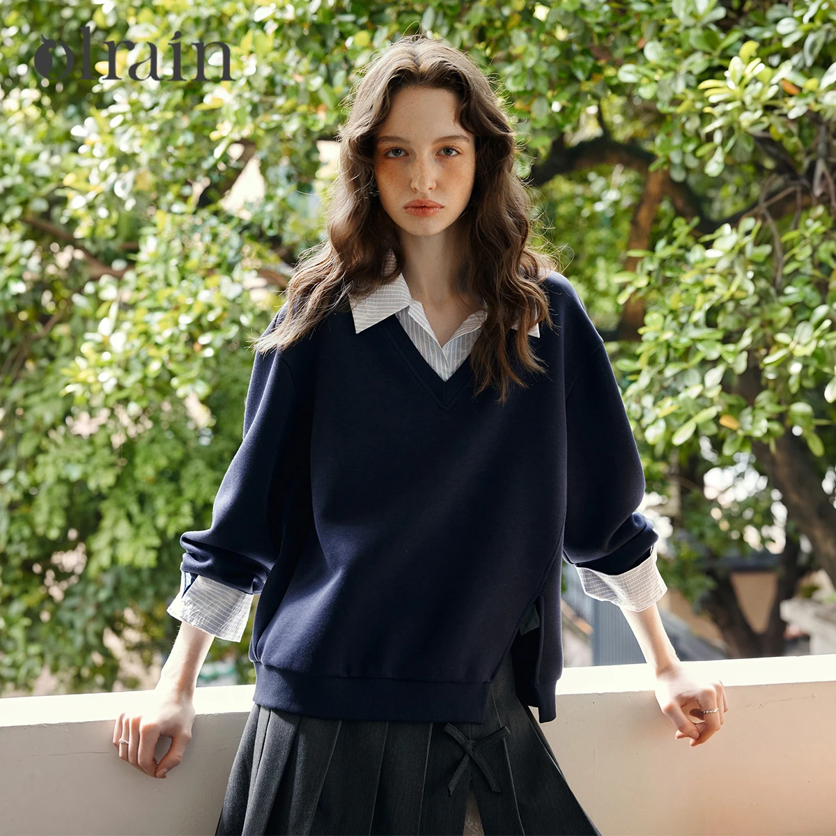 OLrain 2026 Autumn New Lapel Contrasting Stripes Splicing Fake Two-piece Splicing Left Hem Split Sweater O58QR008989