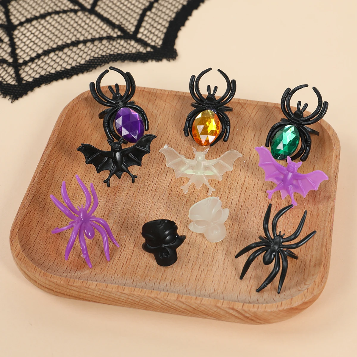 

Halloween Spider Rings Party Favors Halloween Decoration Plastic Spider Rings for Kids Trick or Treat Halloween Party Supplies