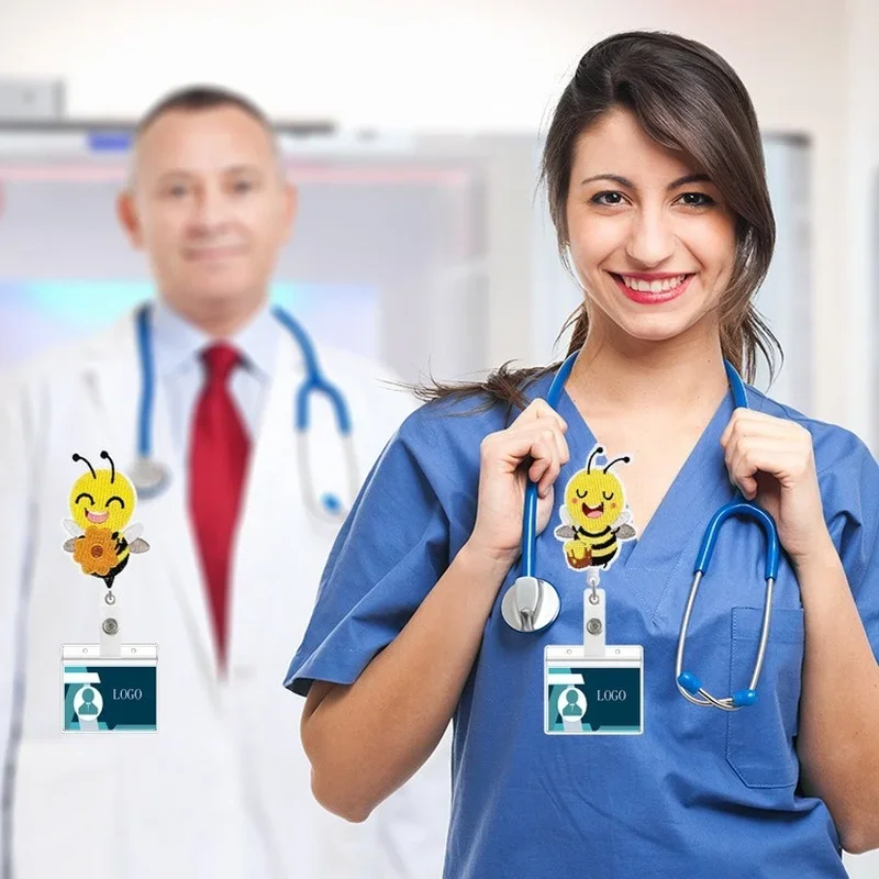 Insignia escolar abeja – Identificador infantil resistente - imagen 4