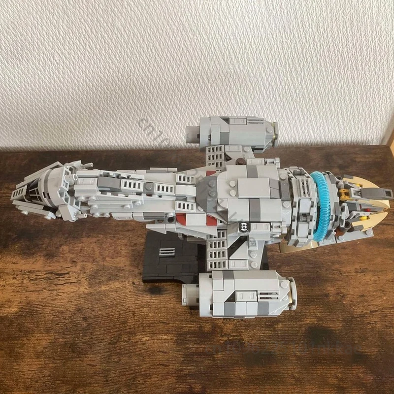 670Pcs Firefly Class Serenity Midi Scale Space War MOC SpaceShip Battle Model Building Block DIY Education Model Toy Gift