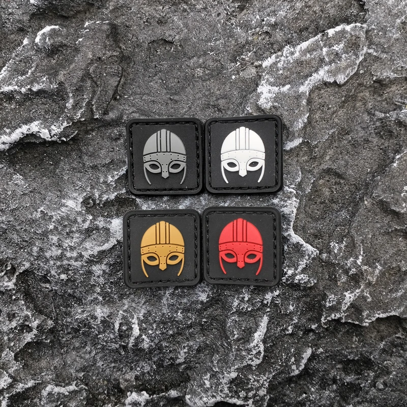 

Нашивка из ПВХ для шлема с застежкой-липучкой на спине, со светящимся в темноте эффектом, подходит для украшения сумок, рюкзаков, жилетов и одежды.