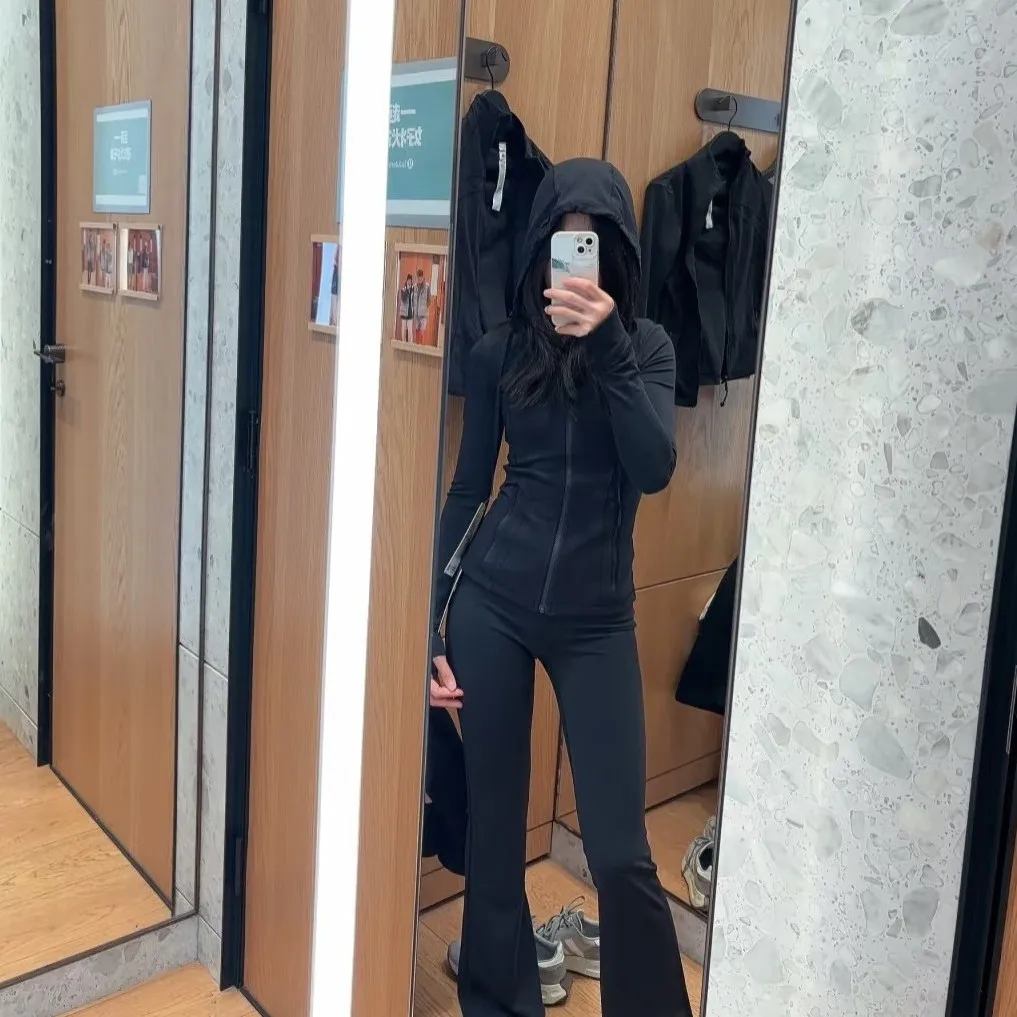 سترة بغطاء للرأس للنساء من ليمون |   معطف اليوغا الرياضي الناعم بالزبداني |   سترة بقلنسوة للجري والتمارين الرياضية قابلة للتنفس