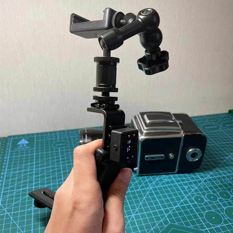 フィルムカメラ携帯電話オーバーヘッド撮影ウエストレベルビュー