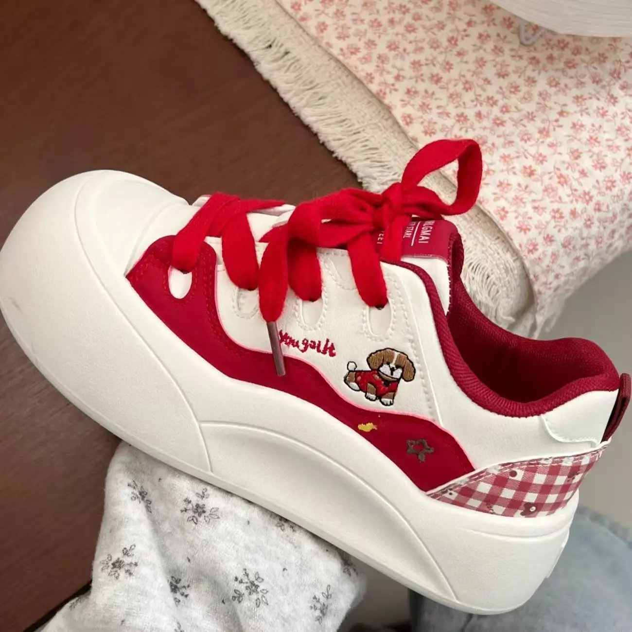 Red Thick Bottom Bread Shoe Women's Style New Year Casual Fashion Cross Buckle Lace up Low Top Rubber Sole Sporty Sneakers
