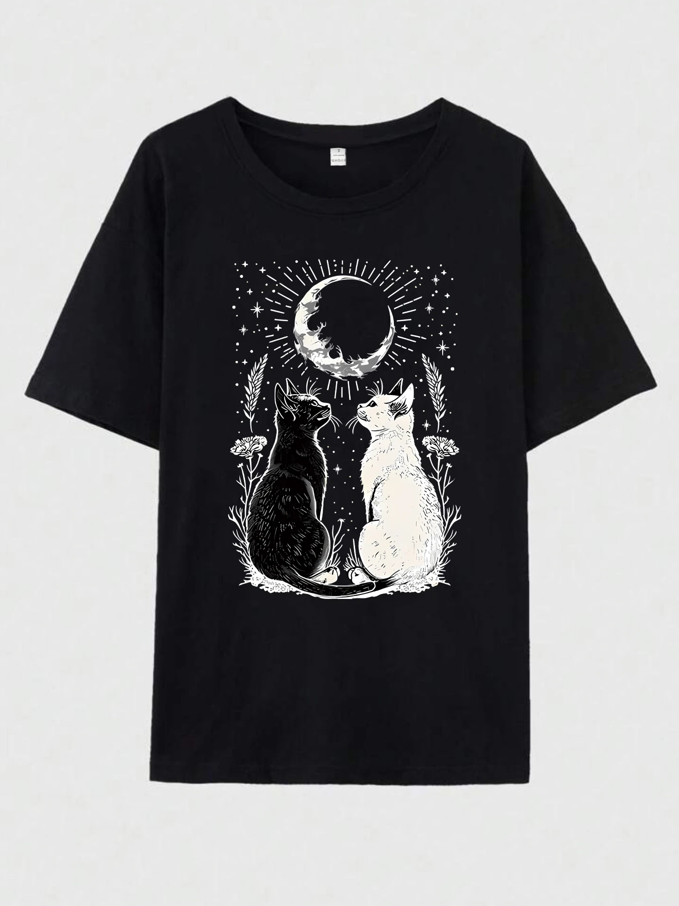

Black and white cat looking at moon pattern print T-shirt fashion women's top summer short-sleeve women's clothing