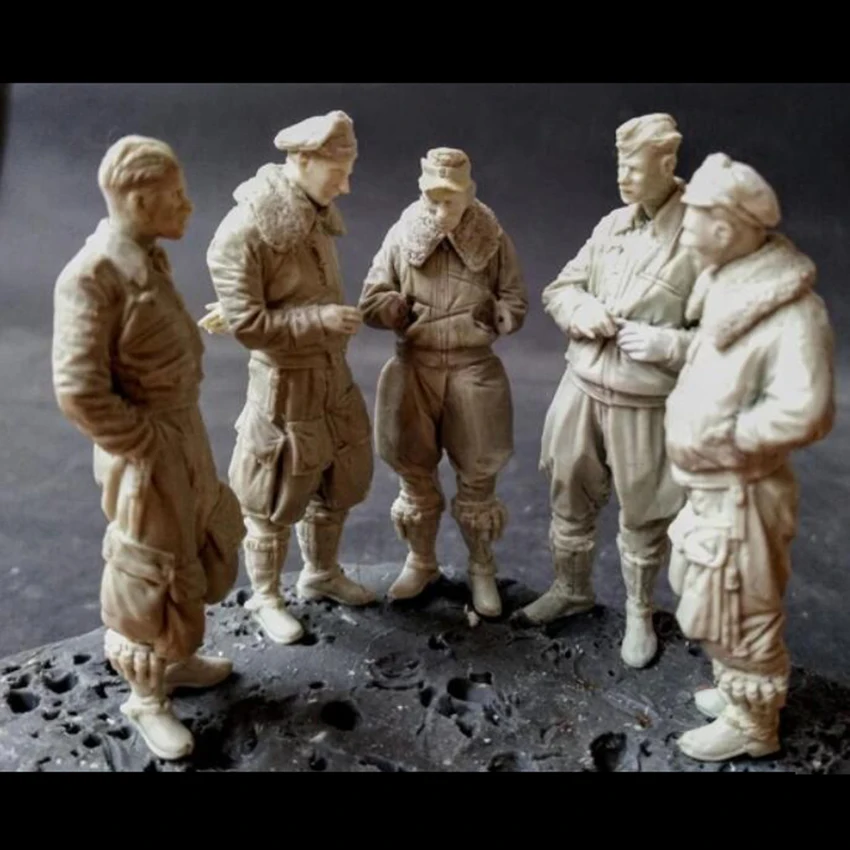 1/32 ancient Pilots in Mid-Late War Dress (5 figures) Resin figure Model kits Miniature soldier Unassembled Unpainted