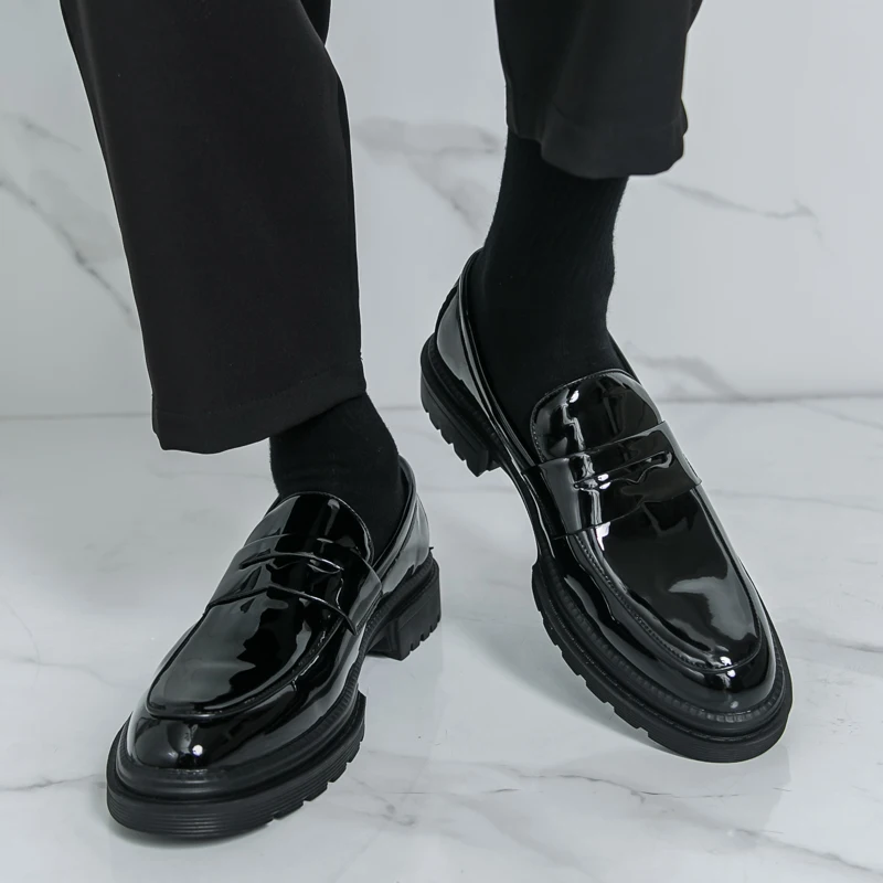

Classic Italian Style Black and White Loafers Brand Business Wedding Formal Men Leather Shoes Soft Comfort Non Slip Casual Shoes