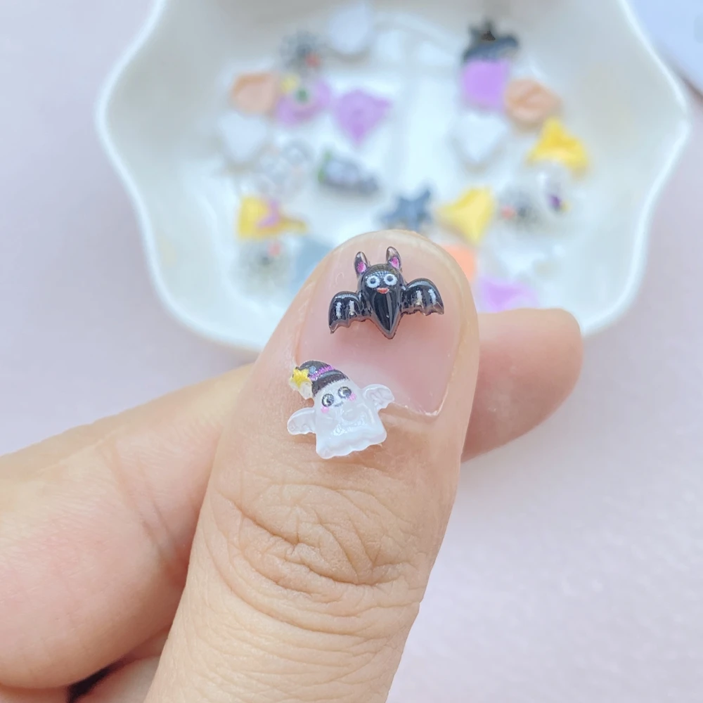 100 sztuk Halloween 3D zdobienie paznokci dekoracje Charms dostarcza Kawaii Cartoon Halloween seria akcesoria części żywiczne Manicure Decor