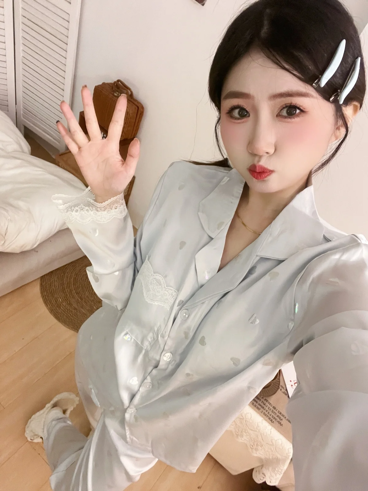 韓国風長袖アイスシルク寝間着-レディース-春秋-ラブハートレーストリム-ハイセンセーション-2026新作-ホームウェア-胸パッド付き