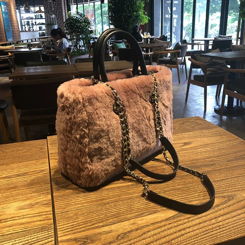 2023 Women\'s Fashion Fur Bag Luxury Wool Fur Tote Bag Large Capacity With Chain Can Be Crossbody Soft Fur Bag