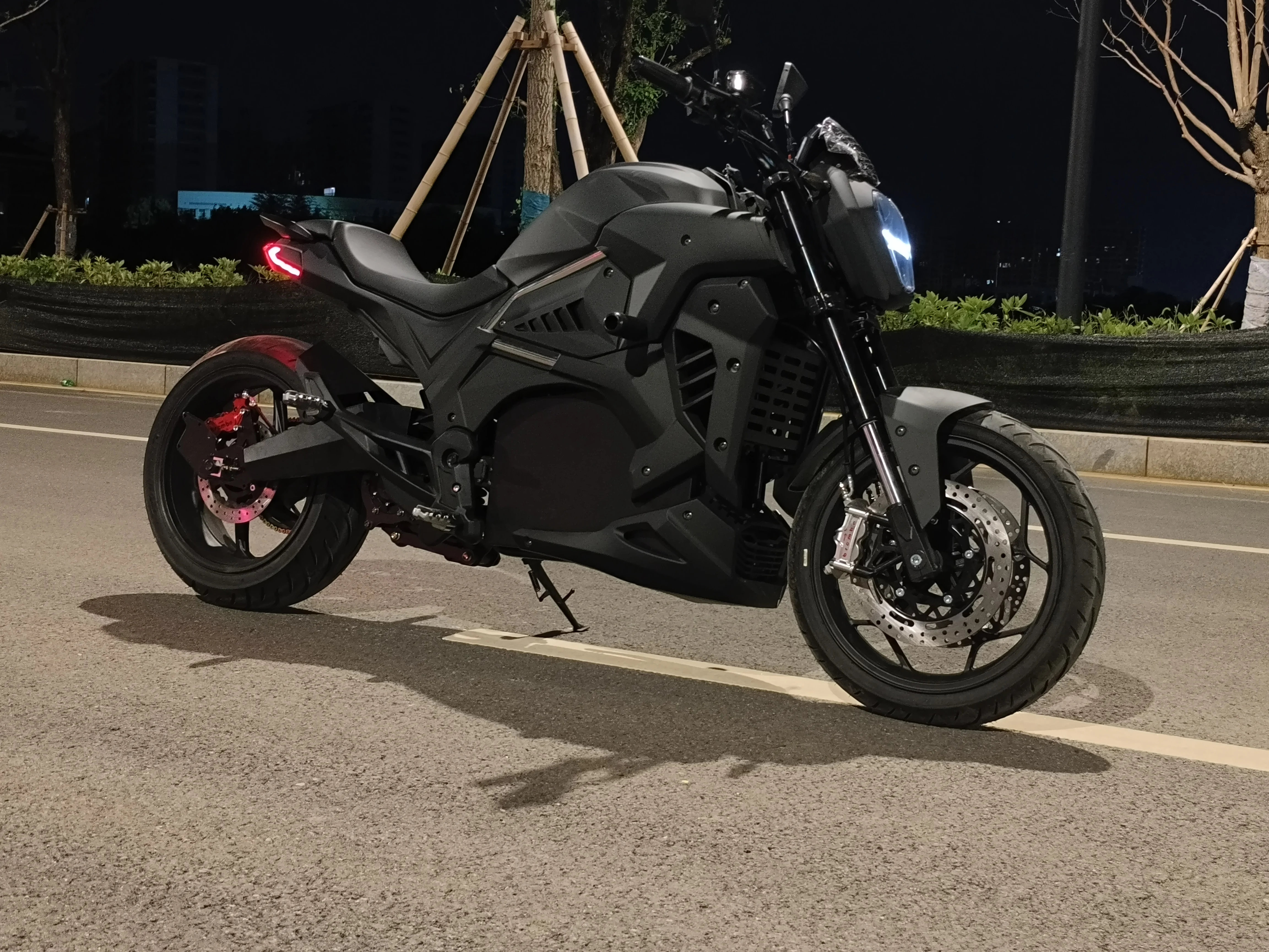 XDSS Powerful 17-Inch Adult Electric Racing Motorcycle Heavy Duty 2 Seats 2 Wheels 130km/h 8000W Mid Drive Motor 72V Lithium