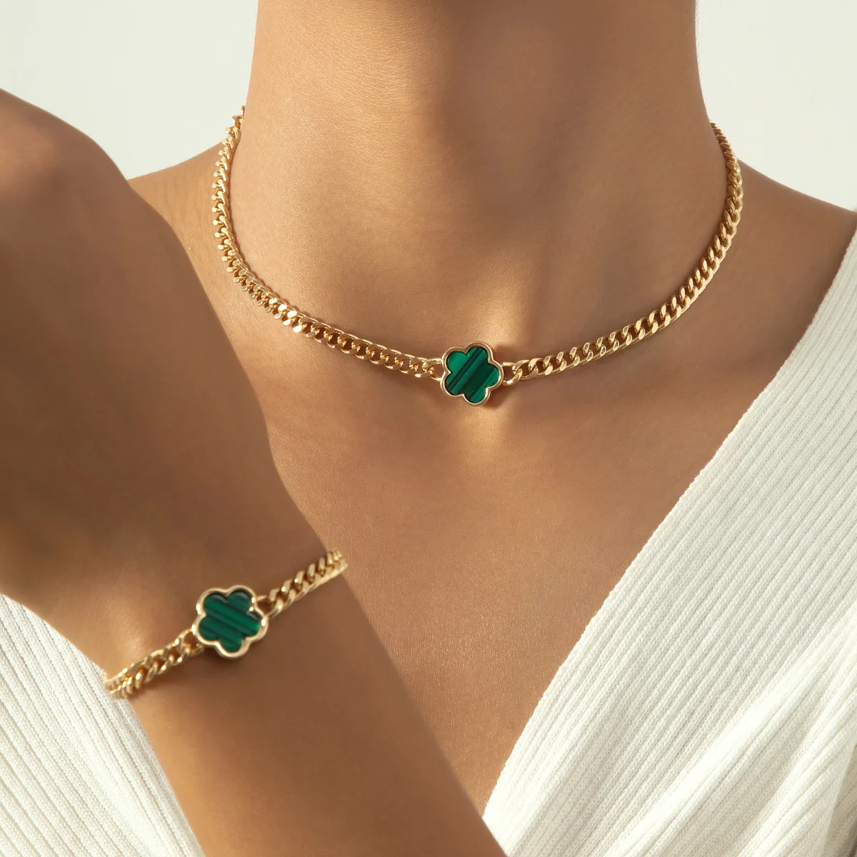 

New Hot Selling Multicolour Lucky Five Leaf Flower Pendant Necklace Bracelet Set for Women Gift Trendy Jewelry Paty Jewelry Sets