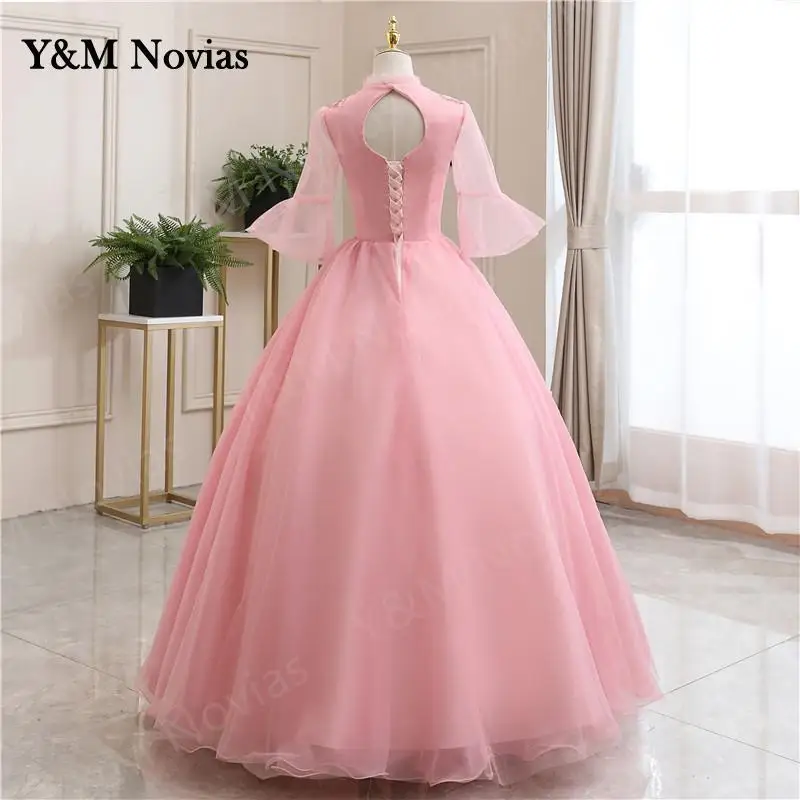 Y & m novias quinceanera vestidos rosa alta pescoço mangas alargadas rendas apliques bordados vestidos de baile plus size de 15 anos