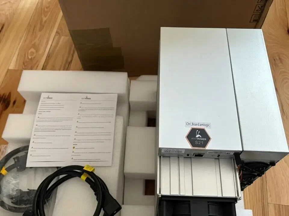 

Q1 FOR SALE Bitmain Antminer S21 200Th 3500W BTC/BCH/BSV SHA256 Air-Cooling Miner Bitcoin ASIC Miner