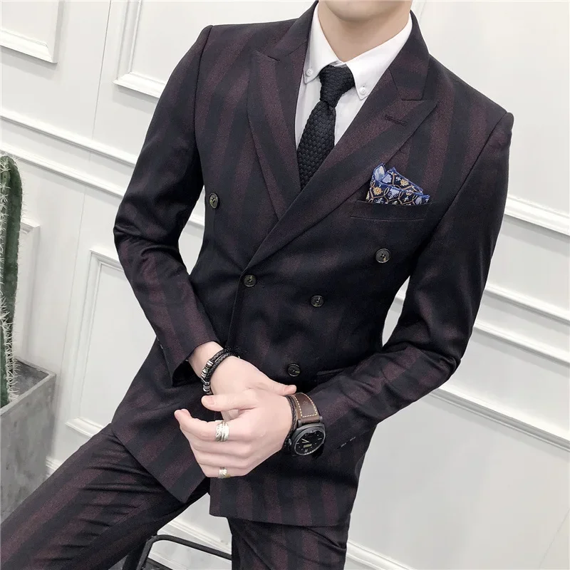 

3018 Male business professional formal salesperson work clothes