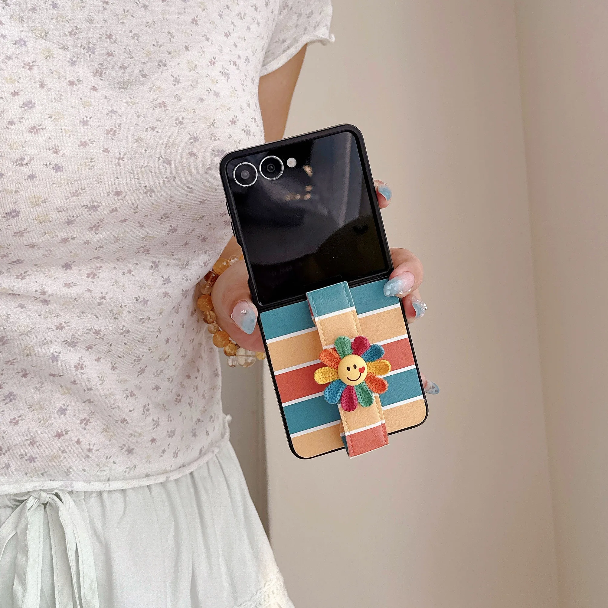 Dopamine Vintage Color Horizontal Stripe Phone Shell Cute Rainbow Flower Smile Face Strap Case For Samsung Galaxy Z Flip 8 7 6 5