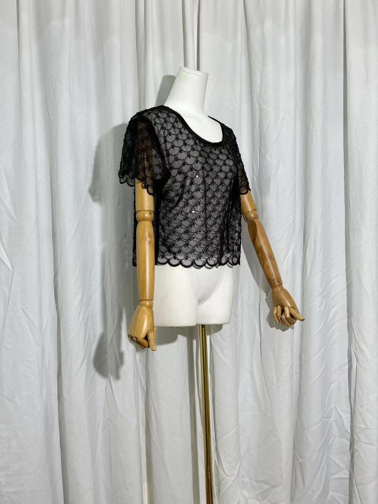 H80 & S90 جديد حار مثير المرأة س الرقبة قصيرة الأكمام شبكة مطرز عطلة الترتر الجوف خارج التطريز حفلة تانك تي شيرت كامل بروتيل