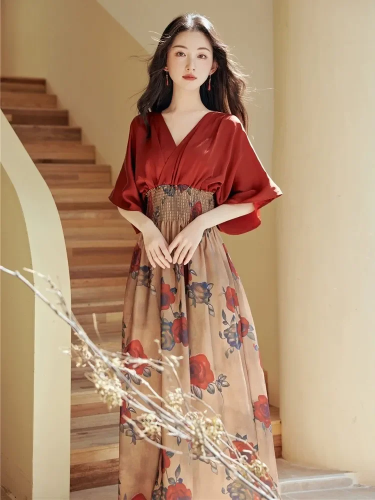 فساتين حمراء مزيفة على الطراز الصيني الجديد بتصميم عرقي عتيق مع تنورة طويلة فريدة وجميلة ذات ملمس راقي