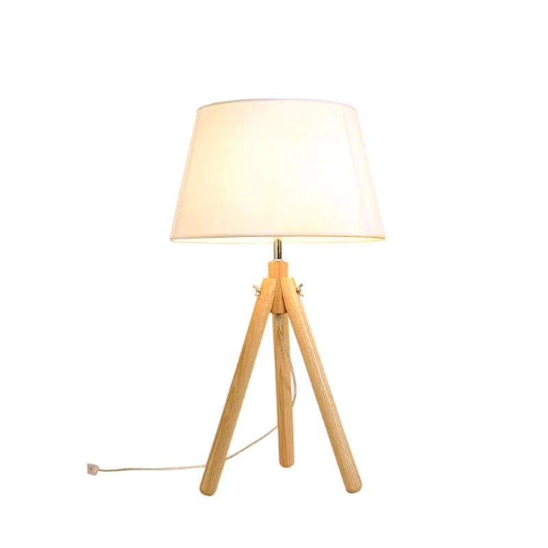 Lampe de Table Nordique Personnalisée avec Trépied en Bois, Luminaire Décoratif d'Nik, Idéal pour une Chambre à Coucher, un Salon ou un Bureau